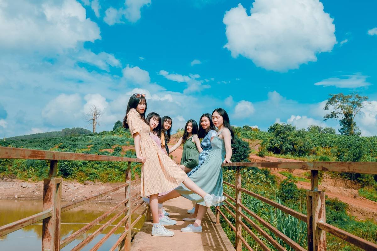 Apink Group: From Rookie Sensation to K-Pop Royalty – The Ultimate Fan’s Guide