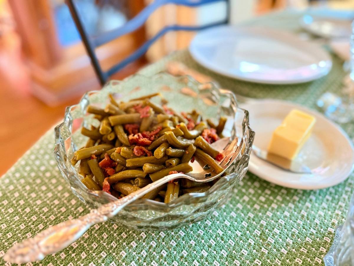 Green beans with bacon in a crystal bowl